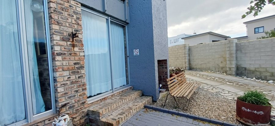 To Let 2 Bedroom Property for Rent in Oceanview Heights Western Cape